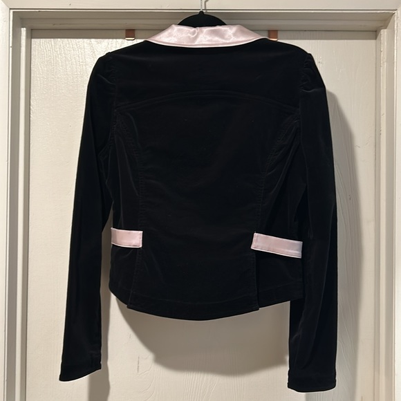 Black Velvet Ladies Blazer with Light Pink Satin Lapel - Picture 6 of 6
